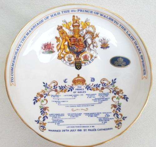 HARD TO BELIEVE IT WAS NEARLY 35 YEARS AGO - A FOOTED AYNSLEY FINE BONE CHINA COMMEMORATIVE DISH!!