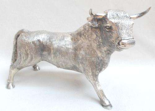 STUNNING SILVER PLATED BULL MARKED 'REGAL' UNDER ONE HOOF !!