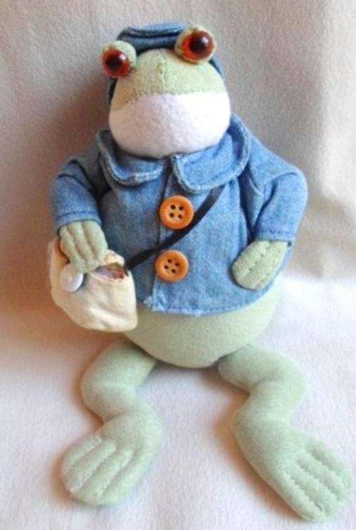 CUTE ITALIAN VERSION OF BEATRIX POTTER'S JEREMY FISHER WITH HIS FISHING CREEL!!