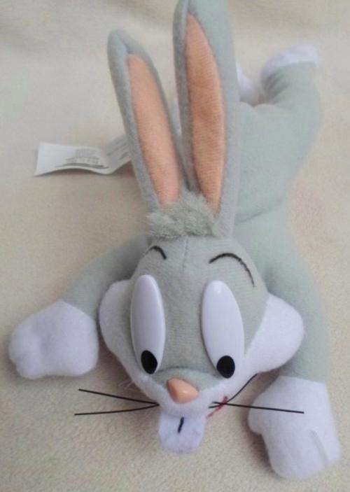 A CUTE LITTLE LOONEY TUNES BUGS BUNNY!!