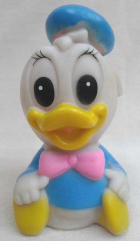 A CUTE VINTAGE MID 1980's RUBBER DONALD DUCK SQUEAKY TOY!!
