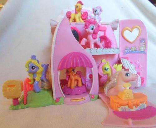 SWEET OFFICIAL HASBRO MY LITTLE PONY FOLD UP AND CARRY HOUSE!!