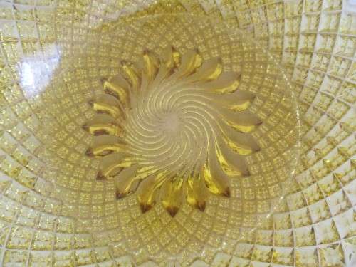 LARGE LIGHT AMBER DEPRESSION/CARNIVAL GLASS SALAD/FRUIT BOWL