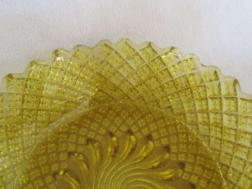LARGE LIGHT AMBER DEPRESSION/CARNIVAL GLASS SALAD/FRUIT BOWL