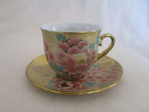 A SPECIAL DINNER? FOUR EXQUISITE GILT, FLORAL AND BUTTERFLY CUPS AND SAUCERS FOR AFTER DINNER COFFEE