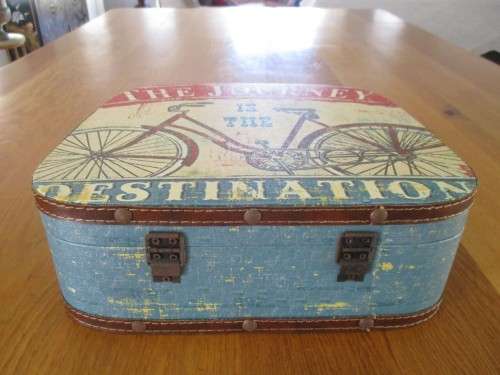 CUTE SMALL VINTAGE SUITCASE WITH LEATHER HANDLE