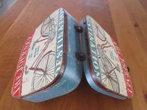 CUTE SMALL VINTAGE SUITCASE WITH LEATHER HANDLE