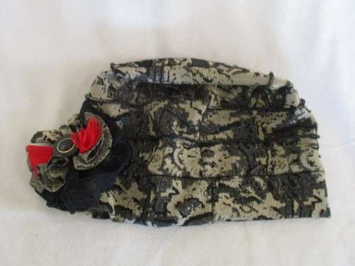 GREAT GADSBY NOSTALGIA - SIX VINTAGE 1920`s/30`s METAL WAVE CLIPS AND A FLAPPER CLOCHE HAT
