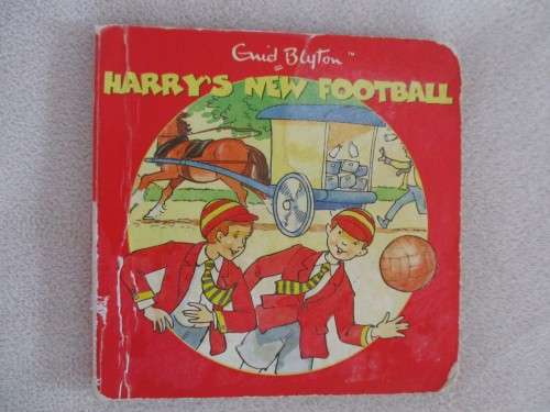 FIVE VINTAGE AND COLLECTABLE MINIATURE ENID BLYTON BOARD BOOKS