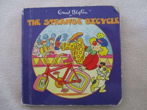 FIVE VINTAGE AND COLLECTABLE MINIATURE ENID BLYTON BOARD BOOKS
