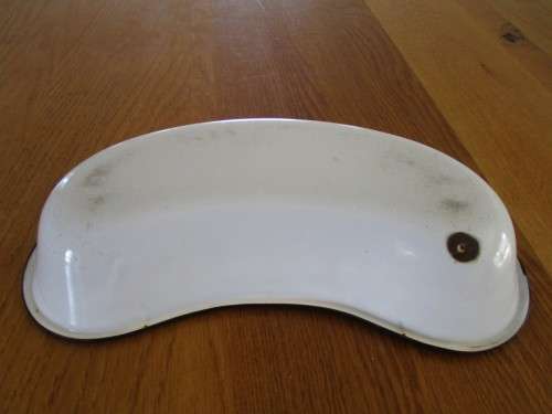 UNSUALLY LARGE VINTAGE ENAMEL KIDNEY DISH