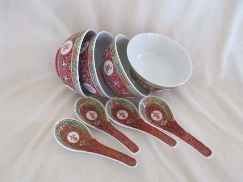 FOUR CHINESE BOWLS WITH SPOONS