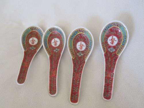 FOUR CHINESE BOWLS WITH SPOONS