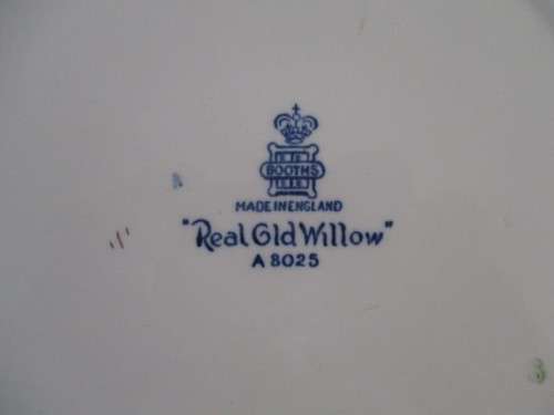 A VINTAGE BLUE AND WHITE BOOTHS REAL OLD WILLOW PLATE (PRE - ROYAL DOULTON)