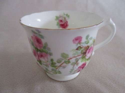 VINTAGE ENGLISH CUP AND SAUCER WITH PRETTY PINK ROSES