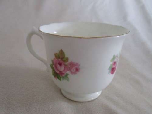 VINTAGE ENGLISH CUP AND SAUCER WITH PRETTY PINK ROSES