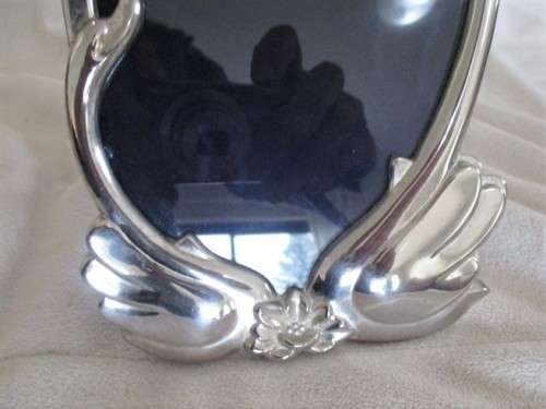 SO UNIQUE - A VINTAGE ART NOUVEAU PHOTO FRAME WITH TWO ELEGANT SWANS AND A WATER LILY