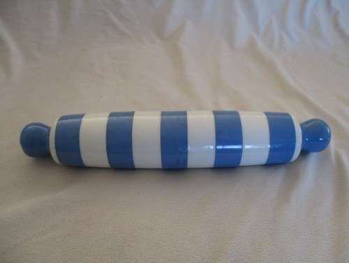 VINTAGE BLUE AND WHITE PORCELAIN ROLLING PIN WITH DETACHABLE HANDLES  - CORNISH WARE?