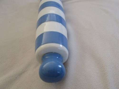 VINTAGE BLUE AND WHITE PORCELAIN ROLLING PIN WITH DETACHABLE HANDLES  - CORNISH WARE?