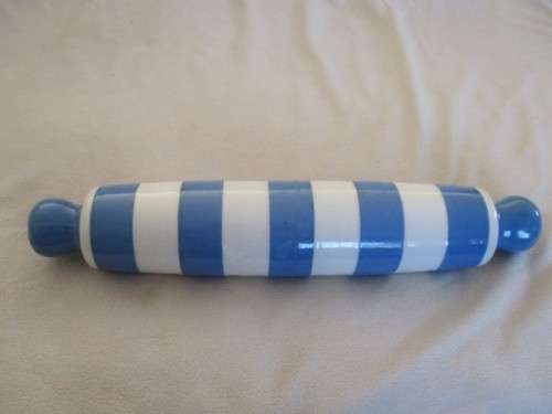 VINTAGE BLUE AND WHITE PORCELAIN ROLLING PIN WITH DETACHABLE HANDLES  - CORNISH WARE?