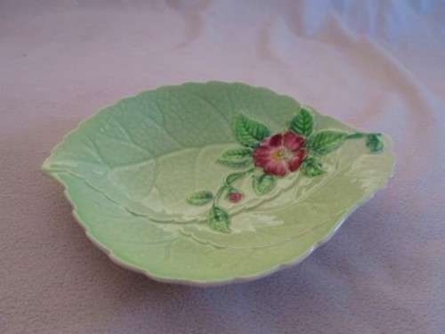 VINTAGE CARLTONWARE SOAP DISH/TRINKET DISH - GREEN WITH FLORAL DESIGN