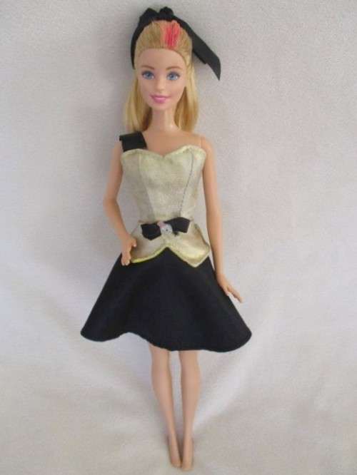 PRETTY MATTEL BARBIE DOLL