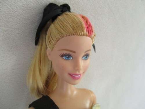 PRETTY MATTEL BARBIE DOLL