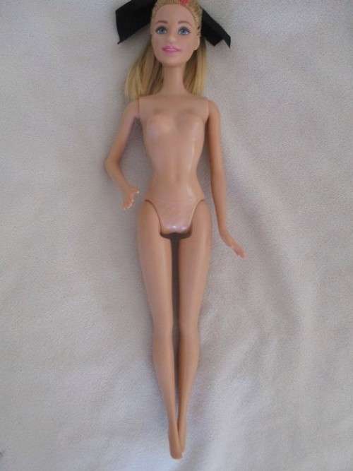 PRETTY MATTEL BARBIE DOLL