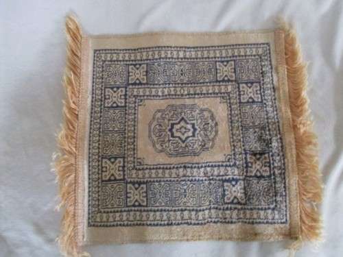 FOUR MACHINE WOVEN PERSIAN STYLE PLACE MATS PLUS LARGER SERVING MAT - EXCELLENT CONDITION
