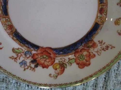 VINTAGE SUTHERLAND BONE CHINA, ENGLAND PLATE