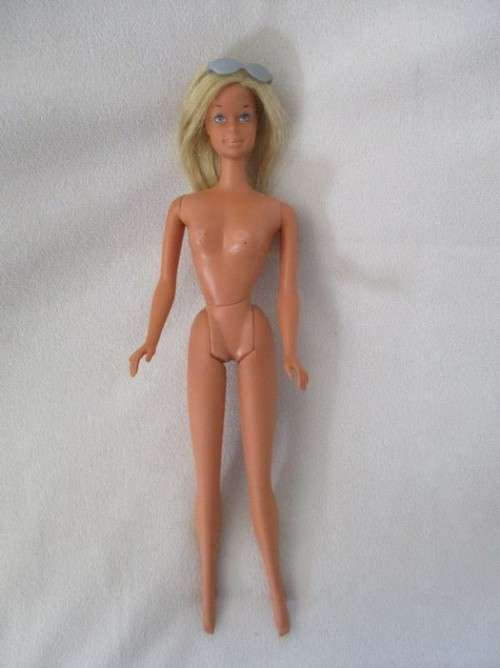 RARE FIND!  VINTAGE 1970`s MATTEL MALIBU BARBIE DOLL (MADE IN KOREA)