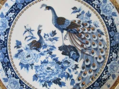 VERY LARGE GENUINE IMARI DISPLAY PLATE WITH HANGER - PEACOCKS AND FLORAL DESIGN WITH GILT BORDER