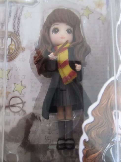 NO.3 - HARRY POTTER WIZARDING WORLD MAGICAL MINIS (SPINMASTER) - HERMIONE GRANGER - MINT ON CARD