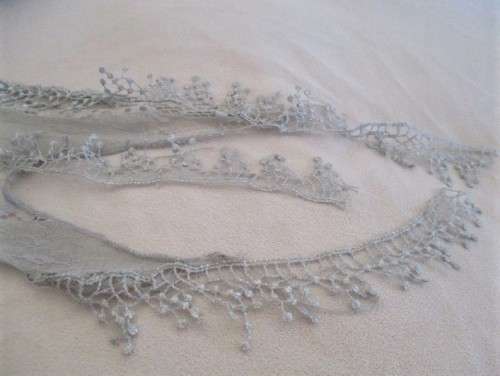 A DELICATE, LACEY, OLDE WORLD SCARF - SO PRETTY