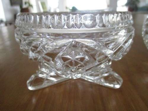 BEAUTIFUL LARGE VINTAGE FOOTED GLASS TRINKET DISH WITH LID