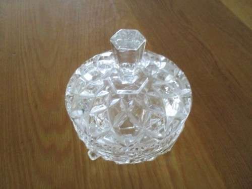 BEAUTIFUL LARGE VINTAGE FOOTED GLASS TRINKET DISH WITH LID