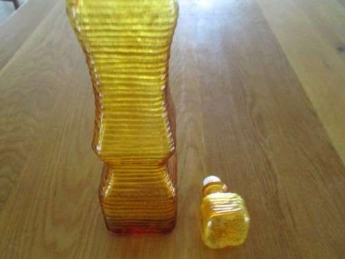UNUSUAL VERY TALL VINTAGE AMBER GENIE BOTTLE WITH SQUARE LID