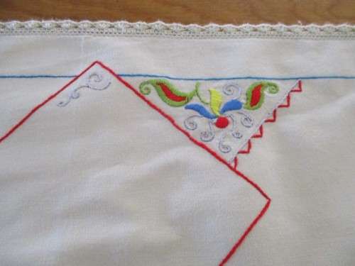 COLOURFUL VINTAGE HAND EMBROIDERED TABLE RUNNER WITH JACOBEAN-LIKE DESIGN AND HAND CROCHETED BORDER