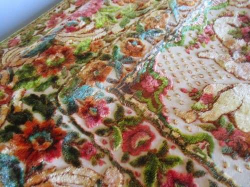 ITALIAN CRAFTMANSHIP!  VINTAGE ITALIAN CHERUB AND FLORAL VELVET TAPESTRY BEDSPREAD/THROW - PERFECT!!