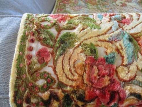 ITALIAN CRAFTMANSHIP!  VINTAGE ITALIAN CHERUB AND FLORAL VELVET TAPESTRY BEDSPREAD/THROW - PERFECT!!