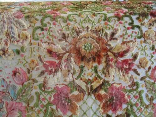 ITALIAN CRAFTMANSHIP!  VINTAGE ITALIAN CHERUB AND FLORAL VELVET TAPESTRY BEDSPREAD/THROW - PERFECT!!