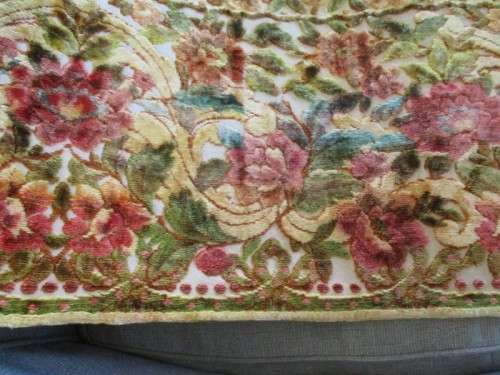 ITALIAN CRAFTMANSHIP!  VINTAGE ITALIAN CHERUB AND FLORAL VELVET TAPESTRY BEDSPREAD/THROW - PERFECT!!