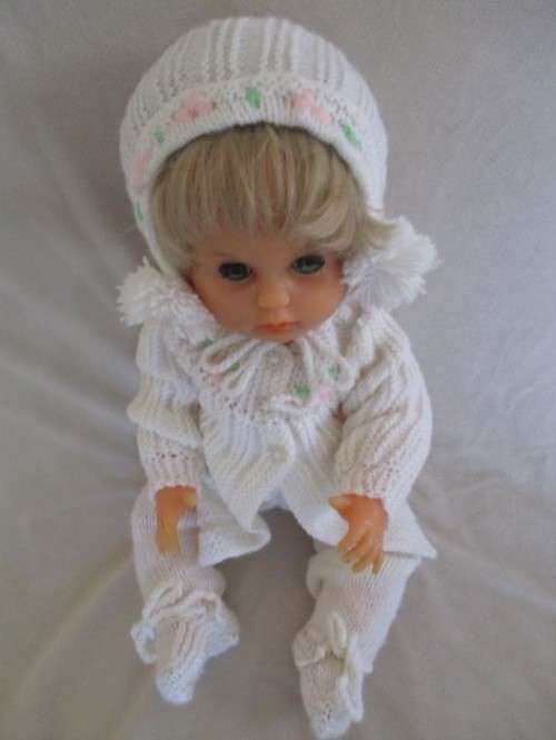 A 42CM TALL DRINK AND WET FIRST LOVE DOLL IN THE CUTEST HAND KNITTED OUTFIT