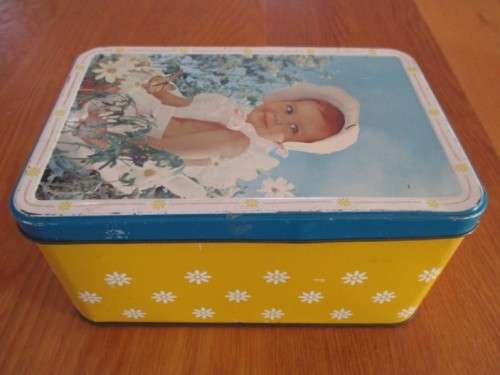 OLD, COLLECTABLE UNION OF SOUTH AFRICA HUMPHRIES TIN WITH HINGED LID