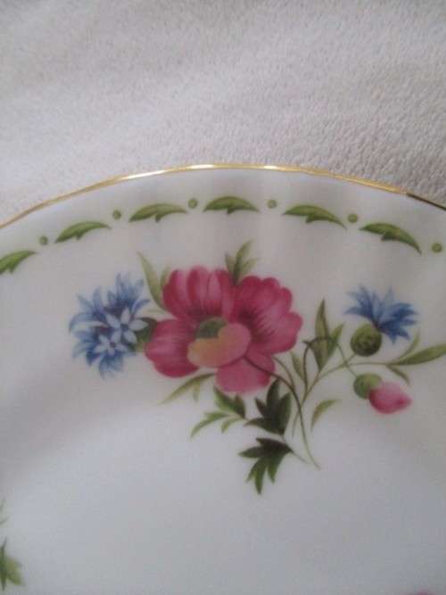 ROYAL ALBERT FLOWERS OF THE MONTH PLATE - AUGUST, POPPY DESIGN