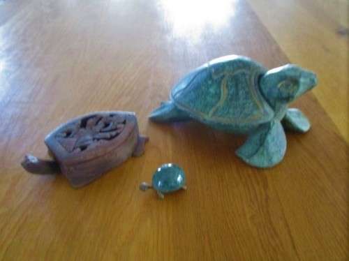 TWO VINTAGE MALAYAN TURTLES - TRINKET BOX AND CANDLE/INCENSE HOLDER PLUS TINY STONE & BRASS TORTOISE