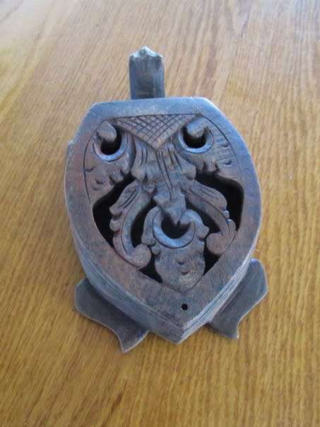 TWO VINTAGE MALAYAN TURTLES - TRINKET BOX AND CANDLE/INCENSE HOLDER PLUS TINY STONE & BRASS TORTOISE