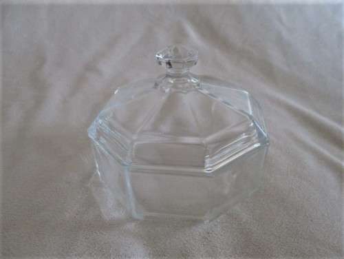 A NICE-SIZED OCTAGONAL ARCOROC, FRANCE CLEAR GLASS TRINKET HOLDER WITH LID