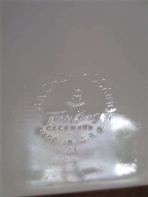 VINTAGE 1960`s ANCHOR HOCKING FIRE-KING MILK GLASS PIE DISH - CHANTILEER ROOSTER DESIGN