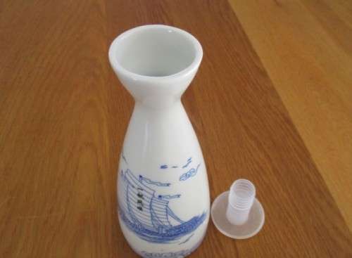 ATTRACTIVE BLUE AND WHITE LIDDED SAKI DECANTER - SIGNED